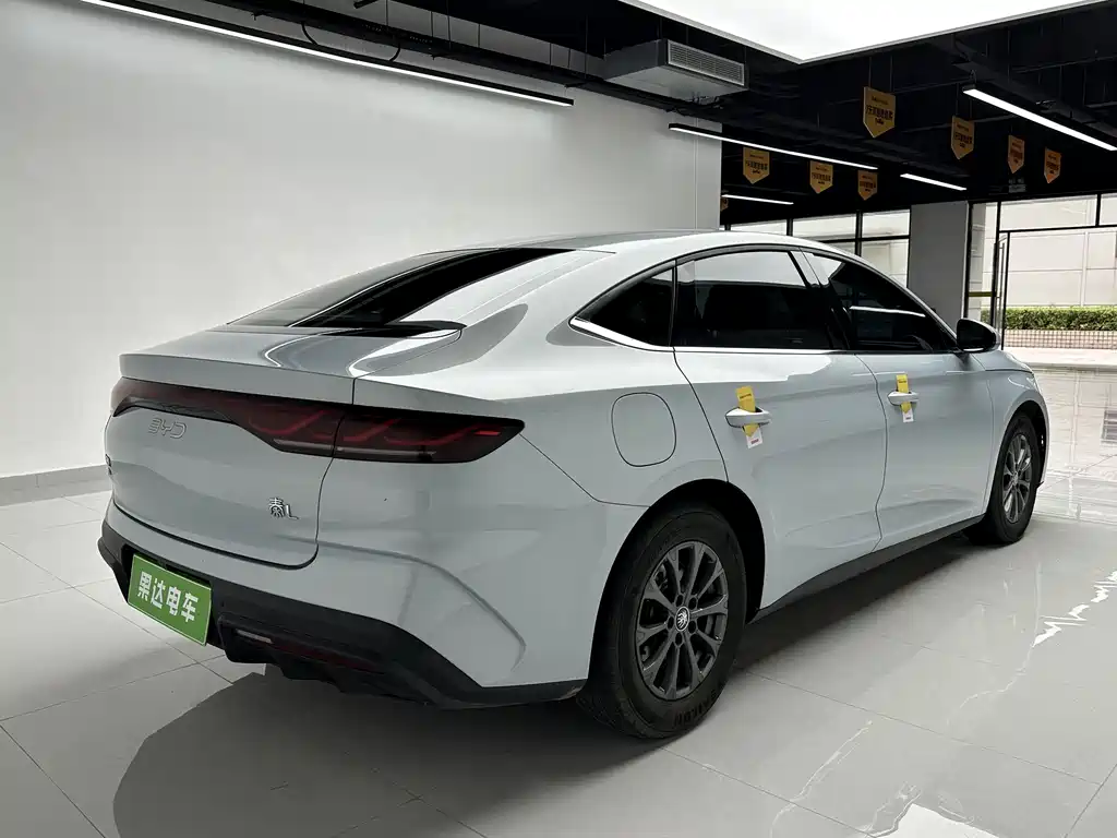 Qin L DM-i 80 KM Leading