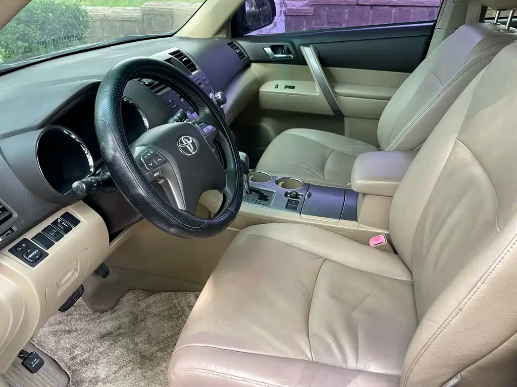 Highlander 2.7 L 2 WD 7-seat Luxury