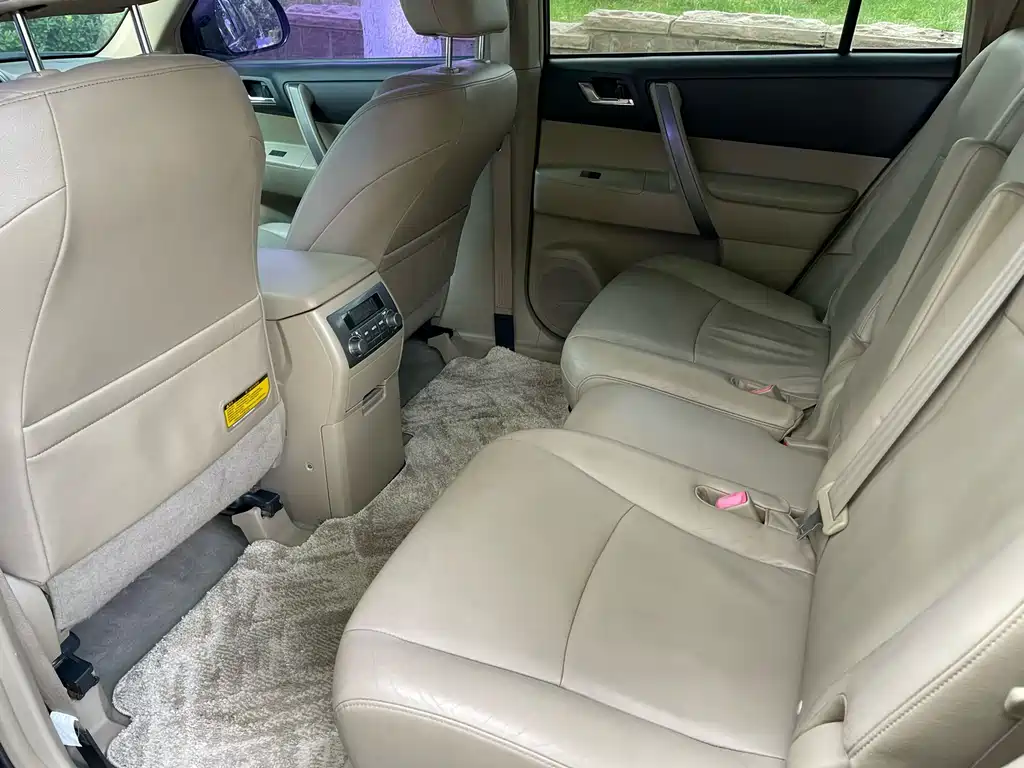 Highlander 2.7 L 2 WD 7-seat Luxury
