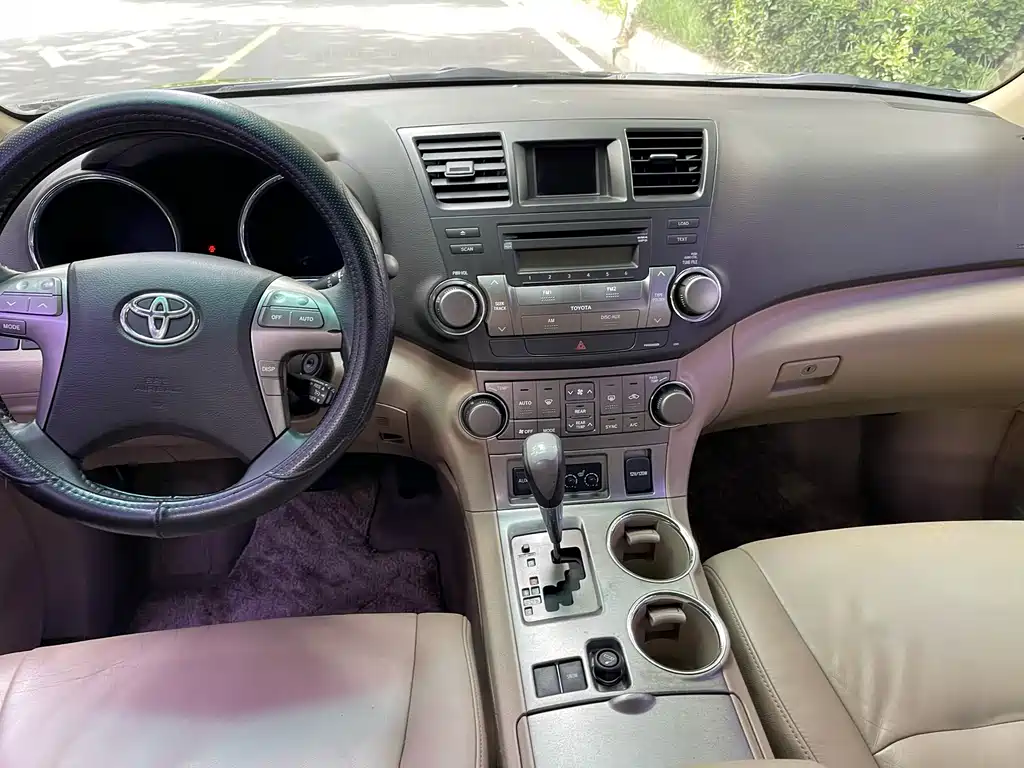 Highlander 2.7 L 2 WD 7-seat Luxury