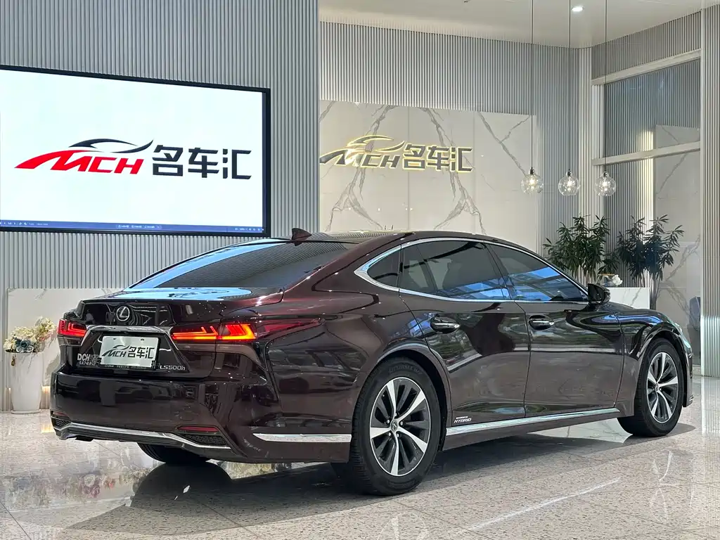 Lexus LS 500 h Outstanding