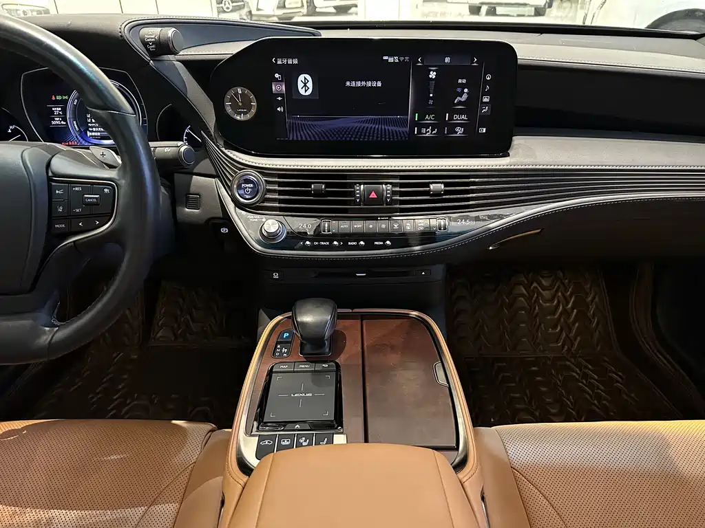 Lexus LS 500 h Outstanding