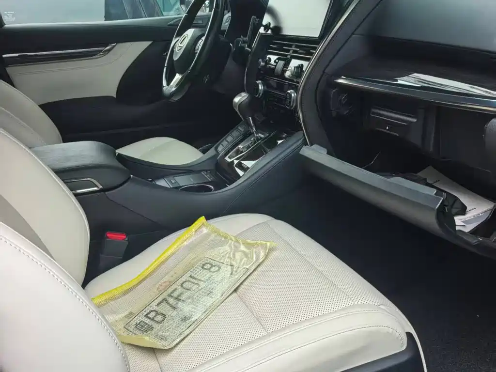 Lexus LM 300 h 7-seat Elegant