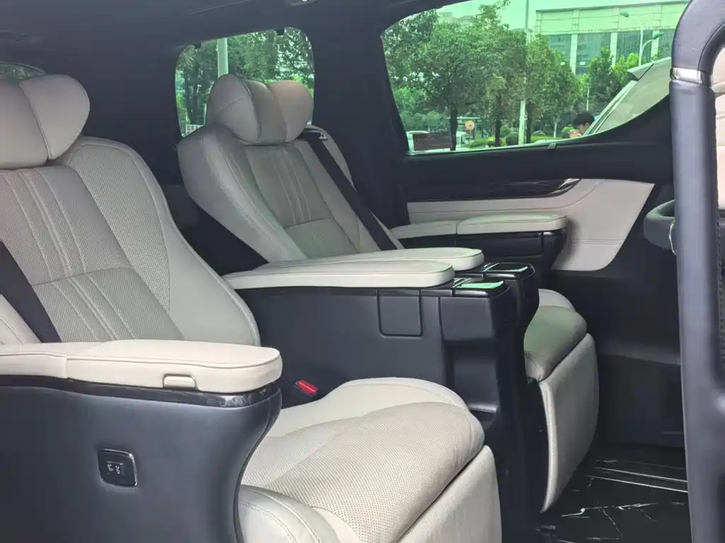 Lexus LM 300 h 7-seat Elegant