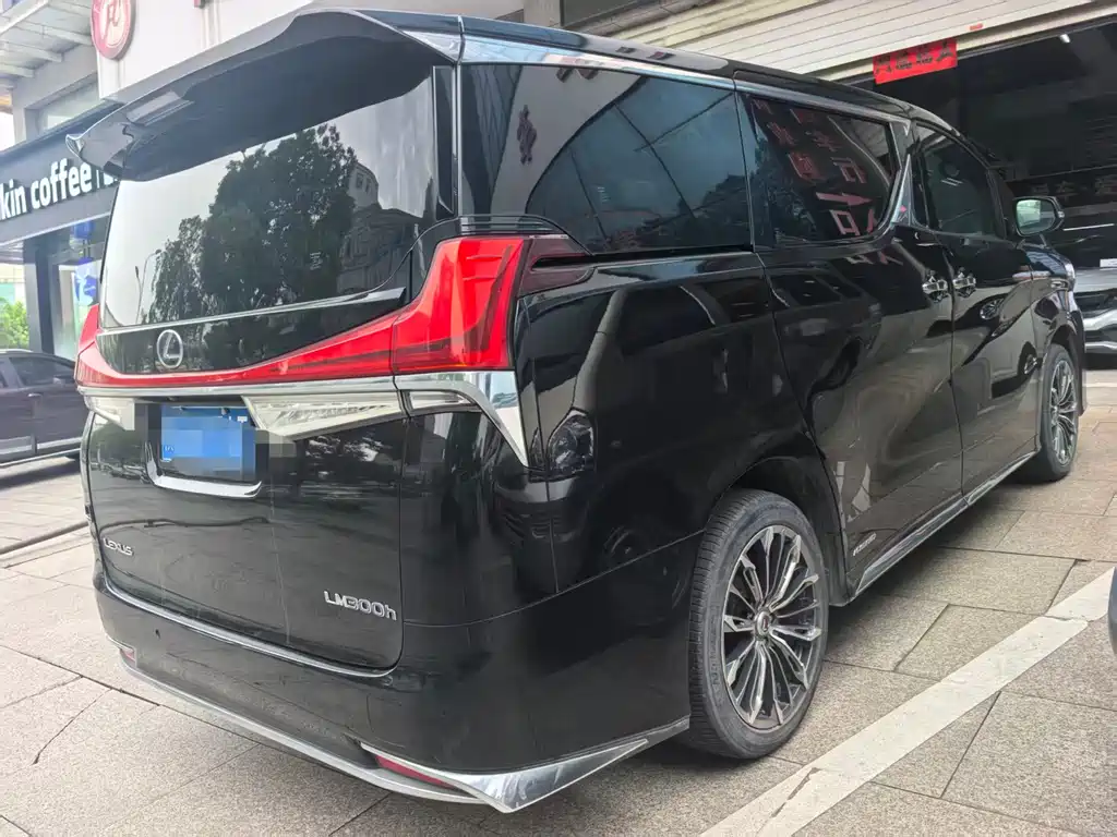 Lexus LM 300 h 7-seat Elegant
