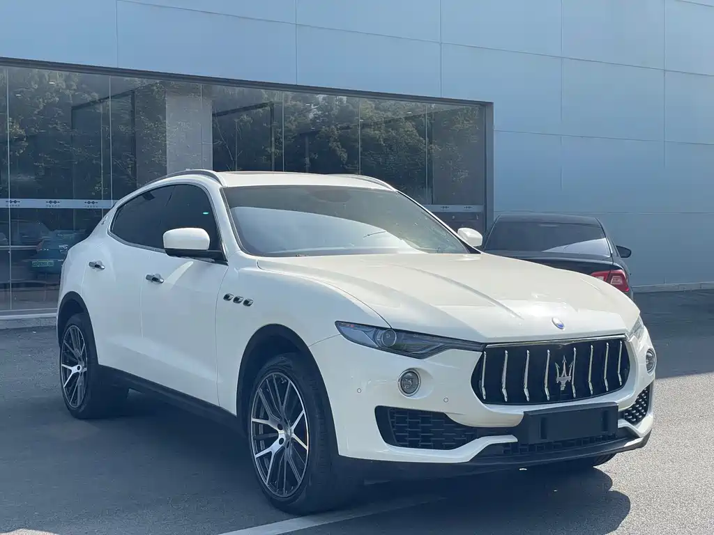Levante 3.0 T Standard
