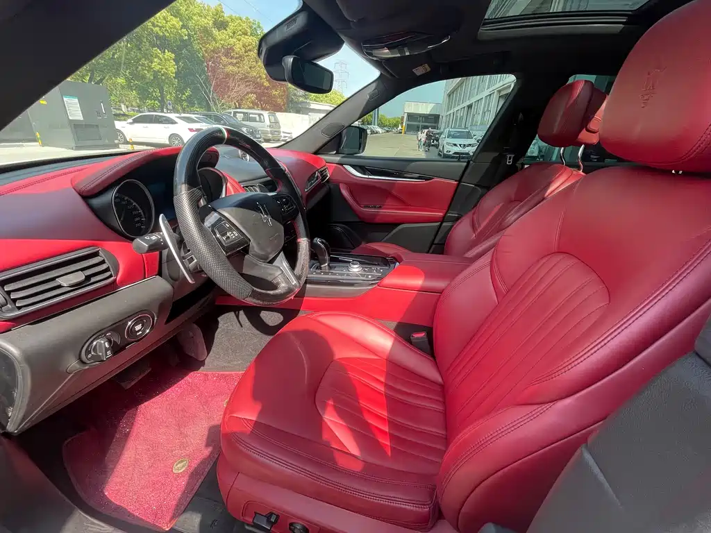 Levante 3.0 T Standard