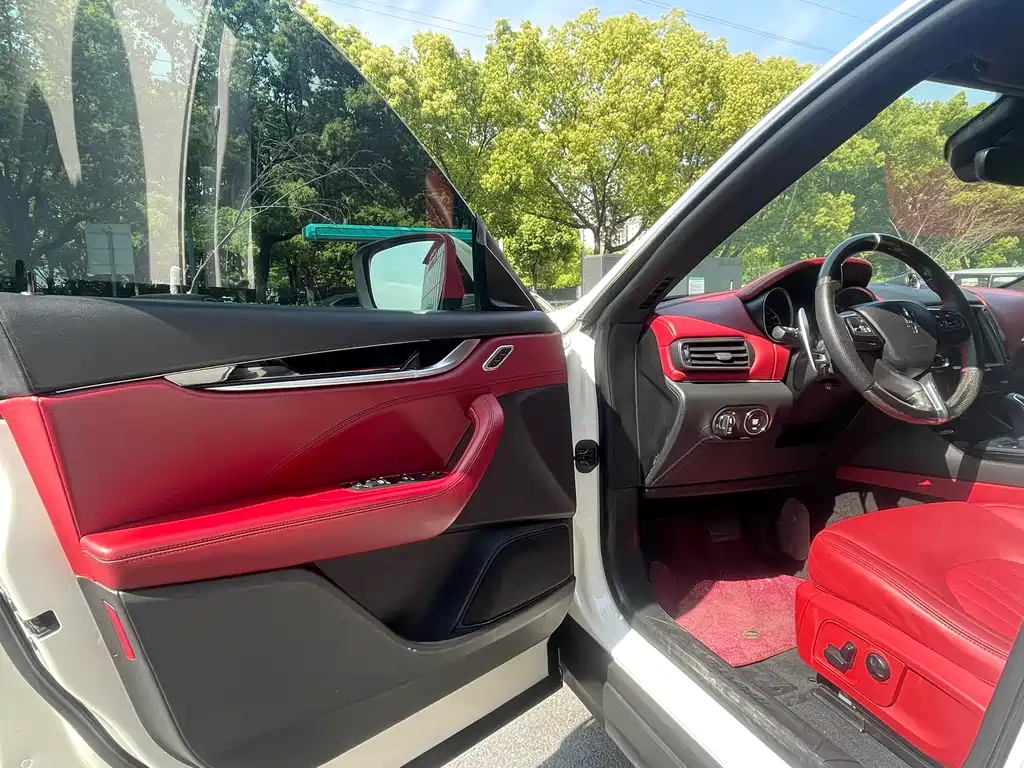 Levante 3.0 T Standard