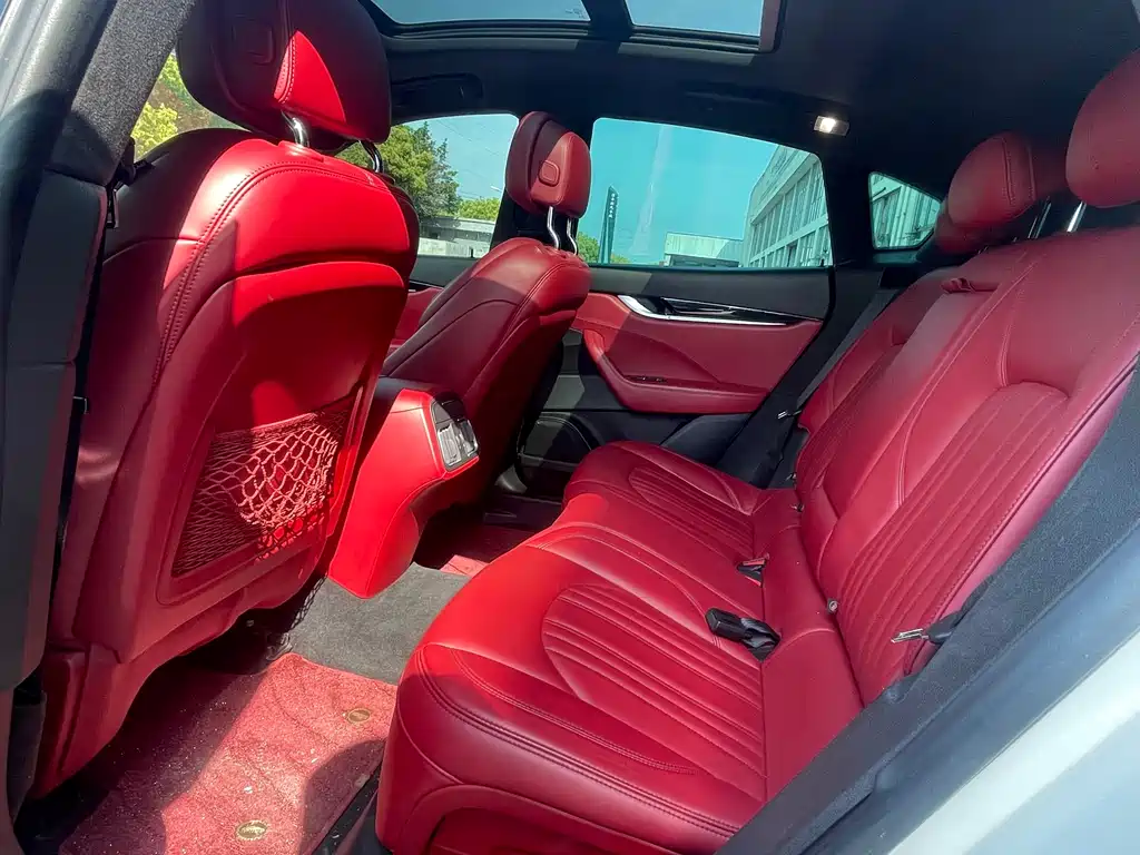 Levante 3.0 T Standard