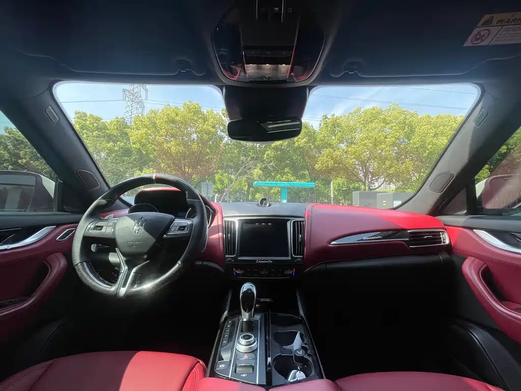 Levante 3.0 T Standard