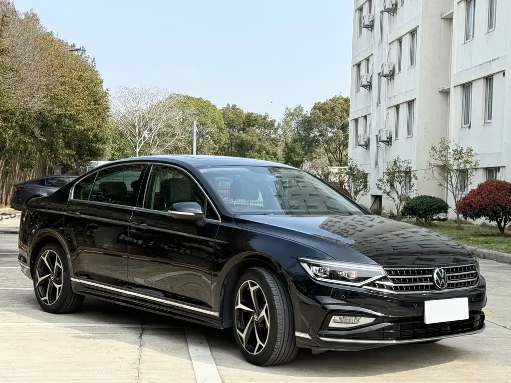 Magotan 200 10 K Commemorative 330 TSI DSG Luxury