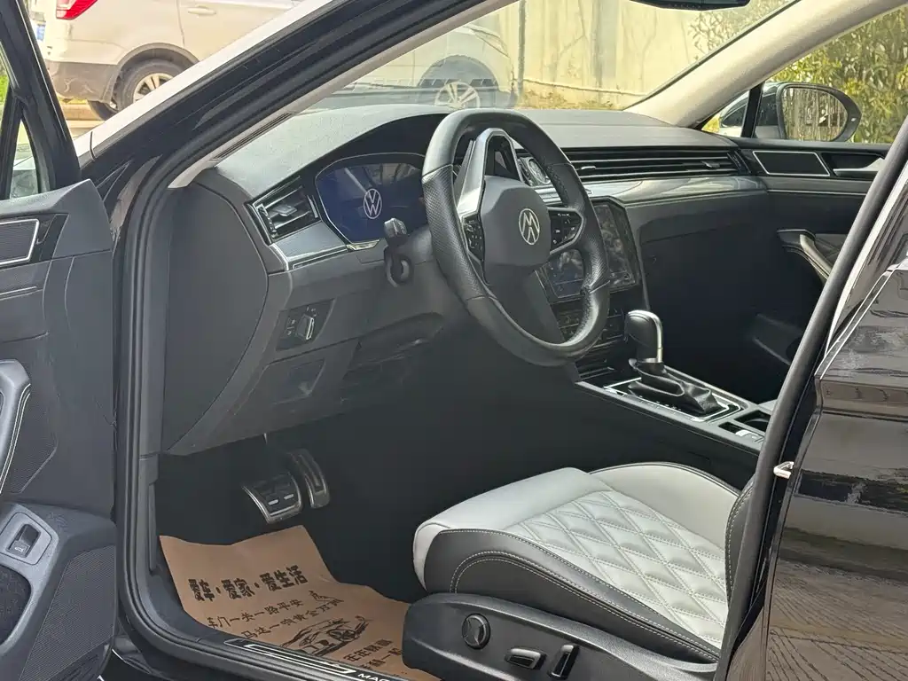 Magotan 200 10 K Commemorative 330 TSI DSG Luxury