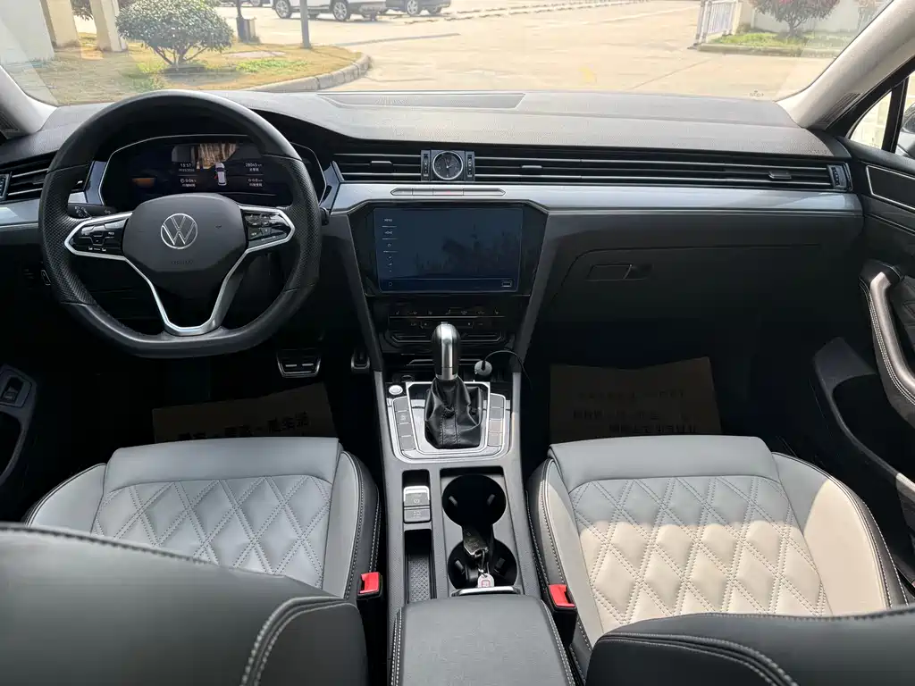 Magotan 200 10 K Commemorative 330 TSI DSG Luxury