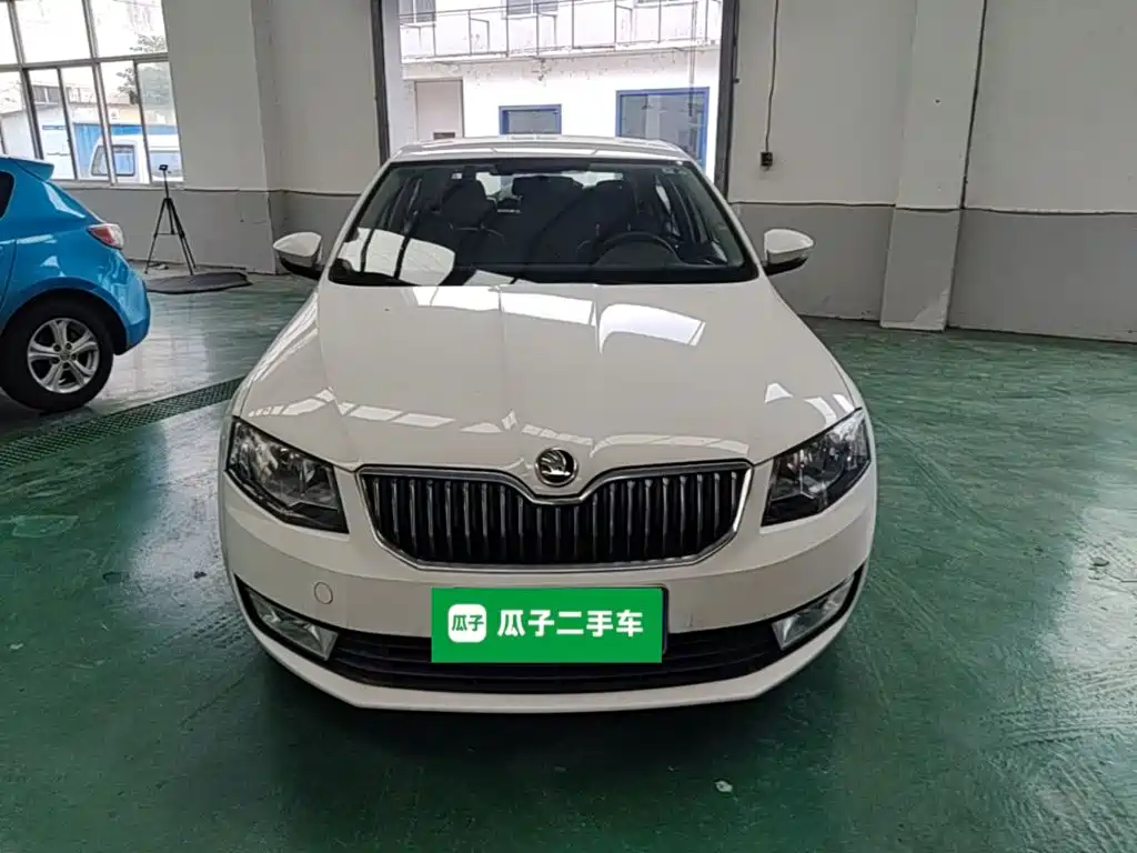 Octavia 1.6 L Auto Yijie