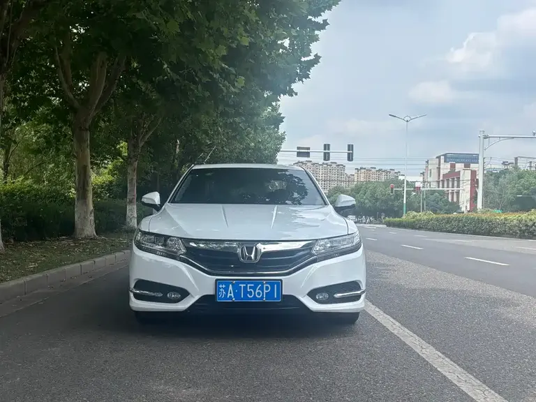 Honda Spirior 2.0 L Distinguished