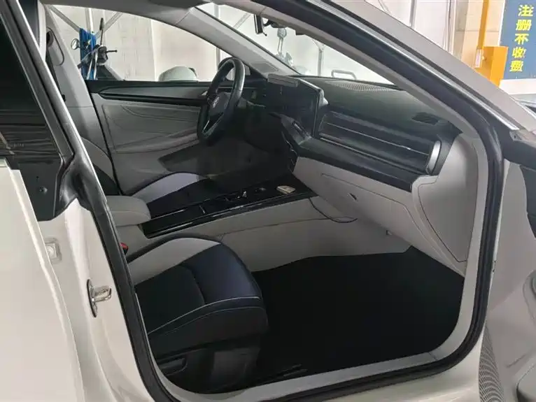 Lamando Lamando L 280 TSI DSG Spicy Cool