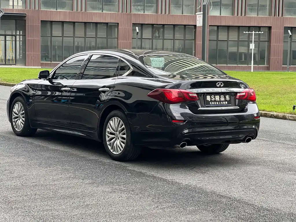 Infiniti Q70 Q70 L 2.5 L Joy