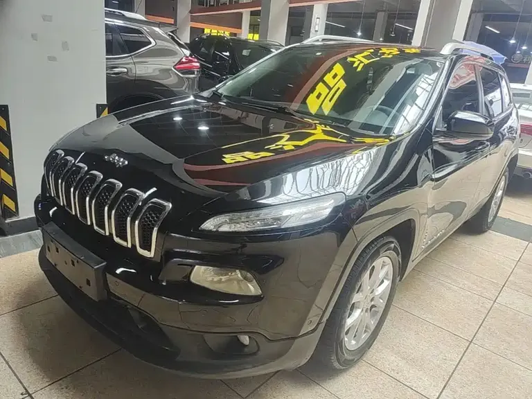Jeep Cherokee 2.4 L Leading Intelligent