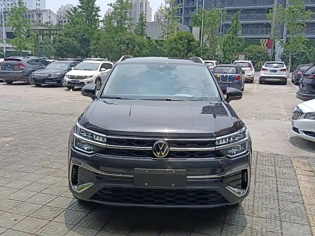 Tharu 300 TSI 2 WD Bright Moon