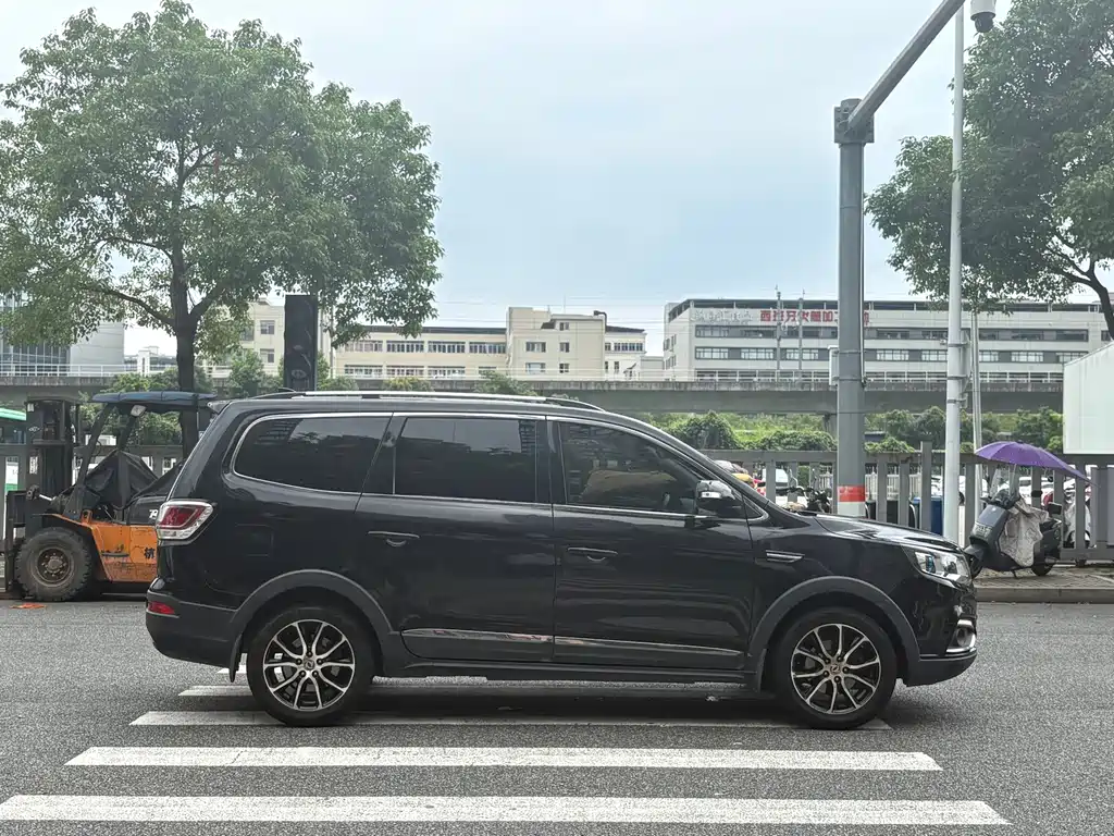 Fengxing SX6 1.6 L Manual Luxury