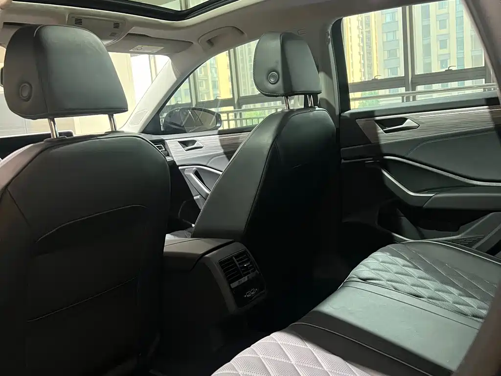 Sagitar 300 TSI DSG Transcend