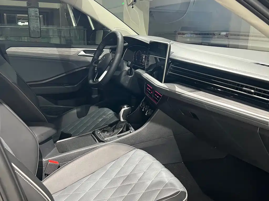 Sagitar 300 TSI DSG Transcend