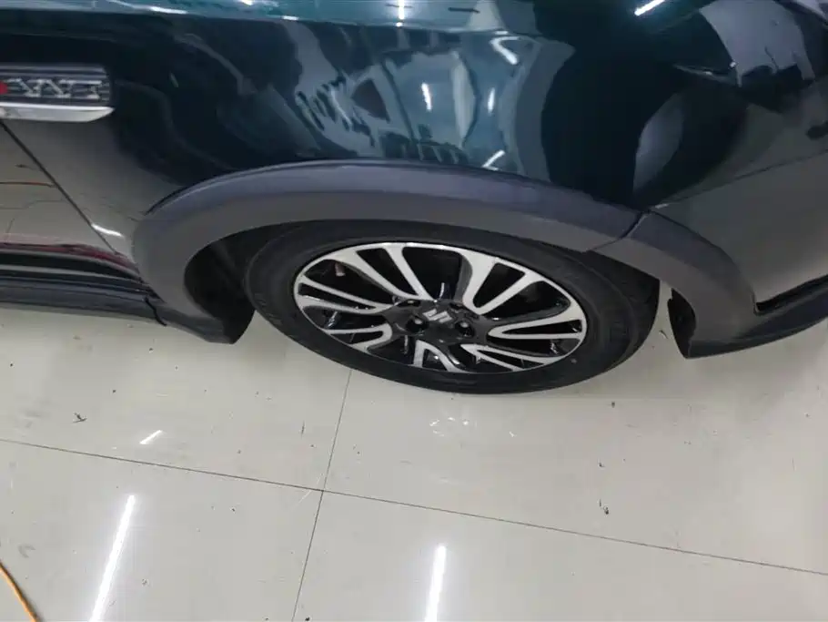 Swift 1.5 L Auto Fashion Cool Play