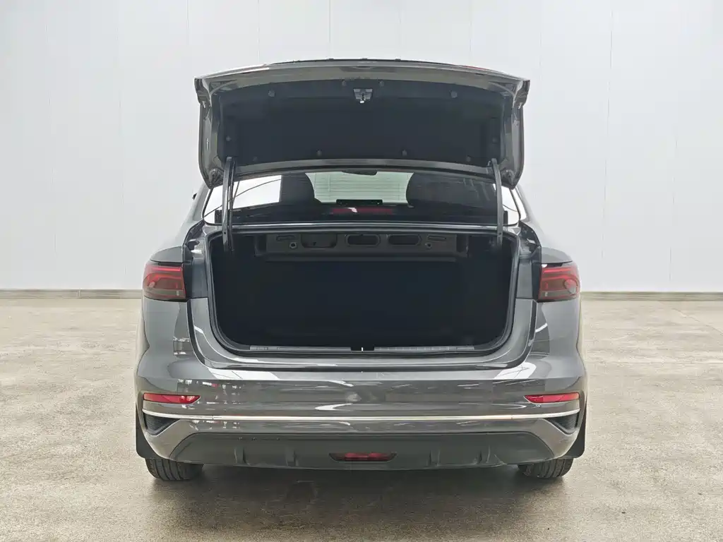 Emgrand 帝豪 2025款 1.5 L 手动星耀版
