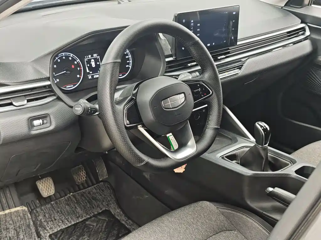 Emgrand 帝豪 2025款 1.5 L 手动星耀版