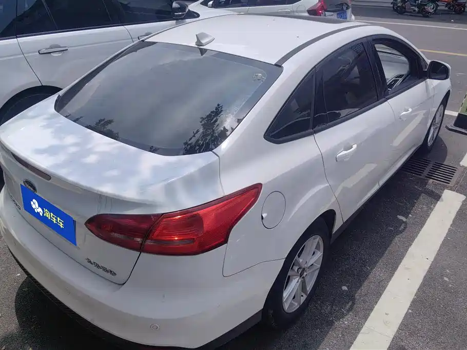 Focus Sedan 1.6 L Auto Style Smart Travel