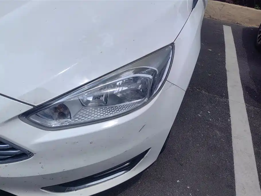 Focus Sedan 1.6 L Auto Style Smart Travel