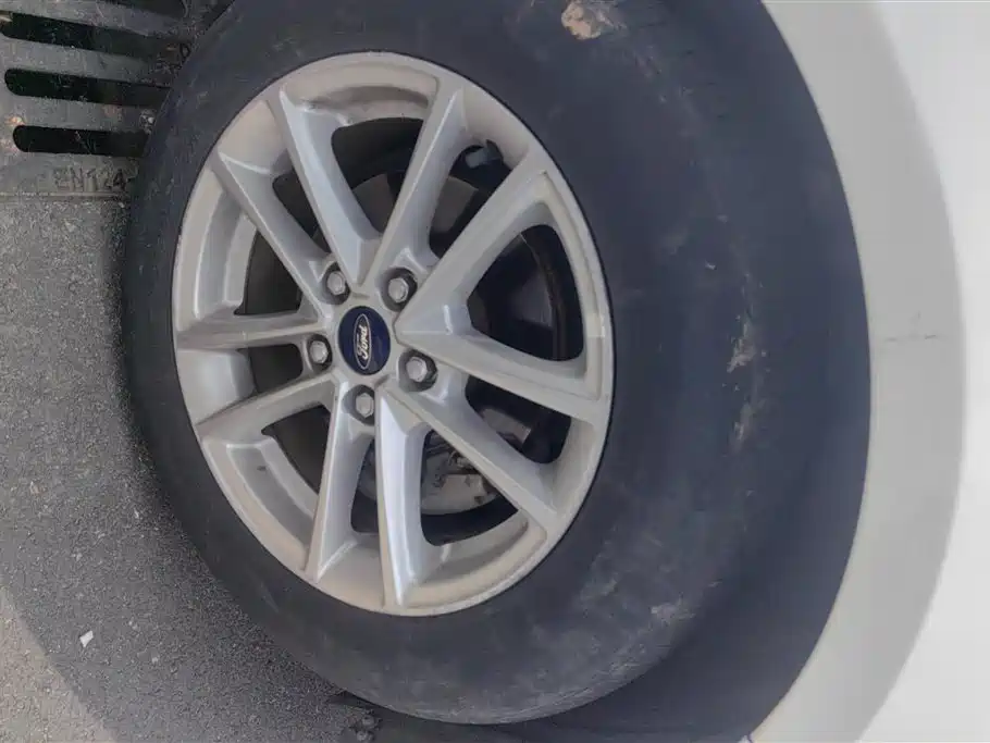 Focus Sedan 1.6 L Auto Style Smart Travel
