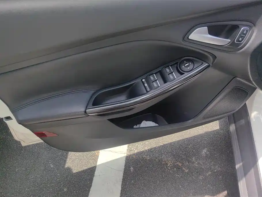 Focus Sedan 1.6 L Auto Style Smart Travel