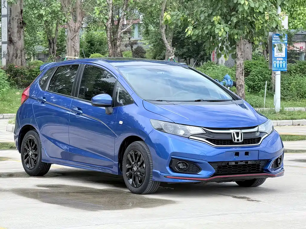 Fit 1.5 L CVT Trend Sport +