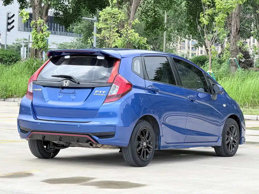 Fit 1.5 L CVT Trend Sport +