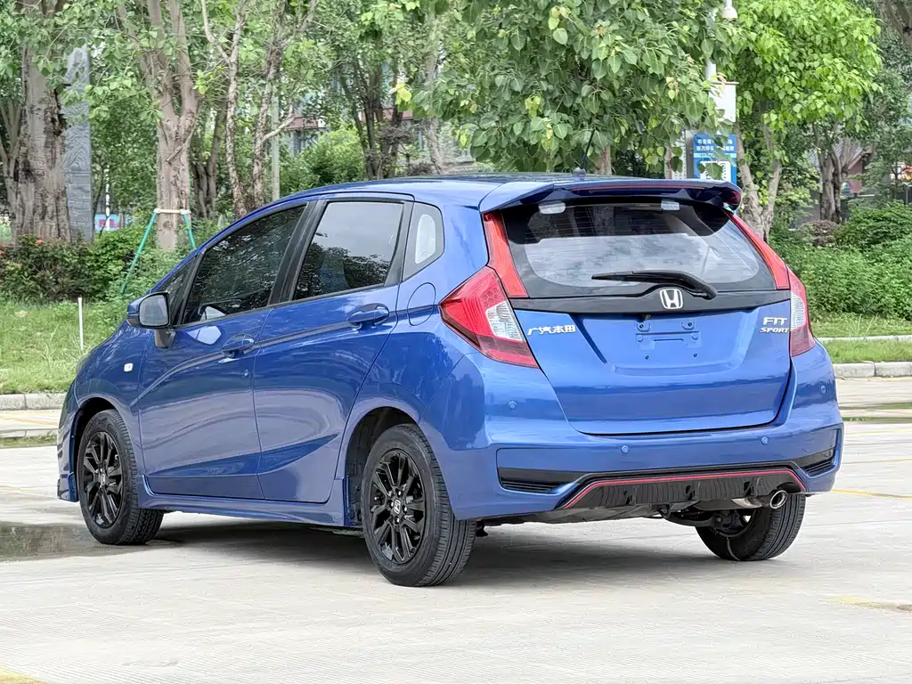 Fit 1.5 L CVT Trend Sport +