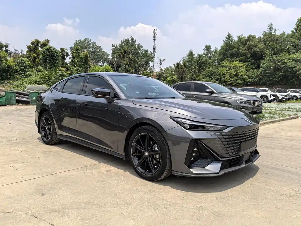Changan UNI-V 1.5 T Premium