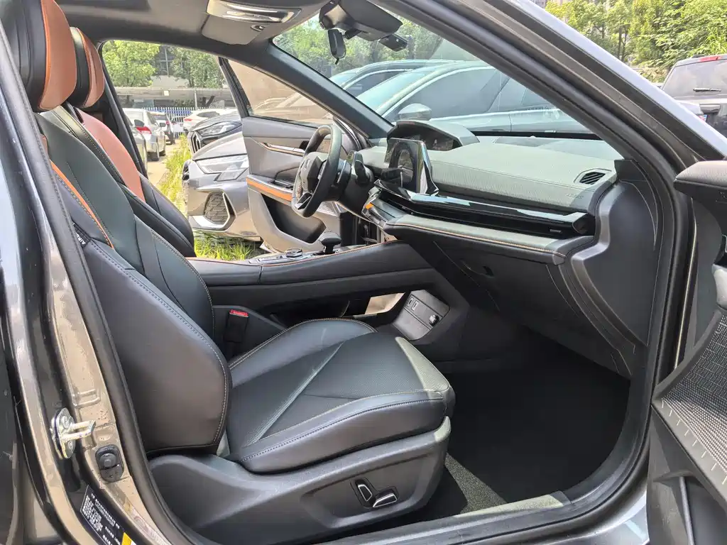 Changan UNI-V 1.5 T Premium