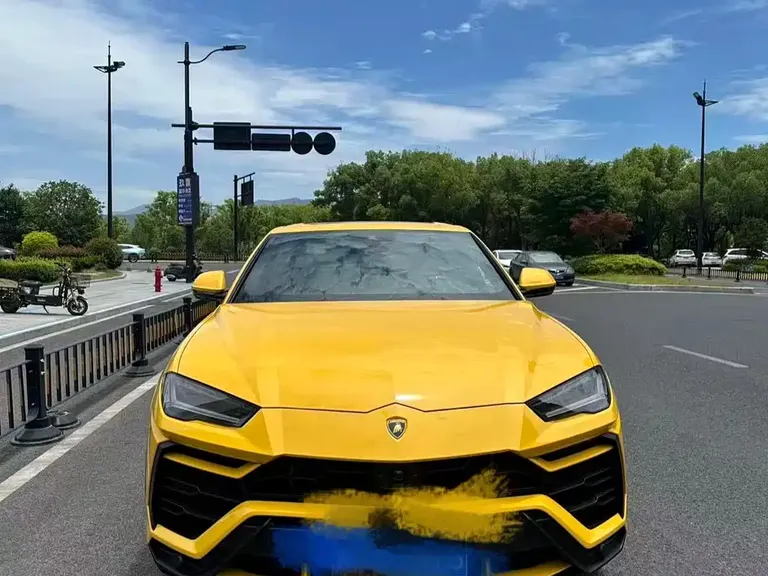 Lamborghini Urus 4.0 T V8