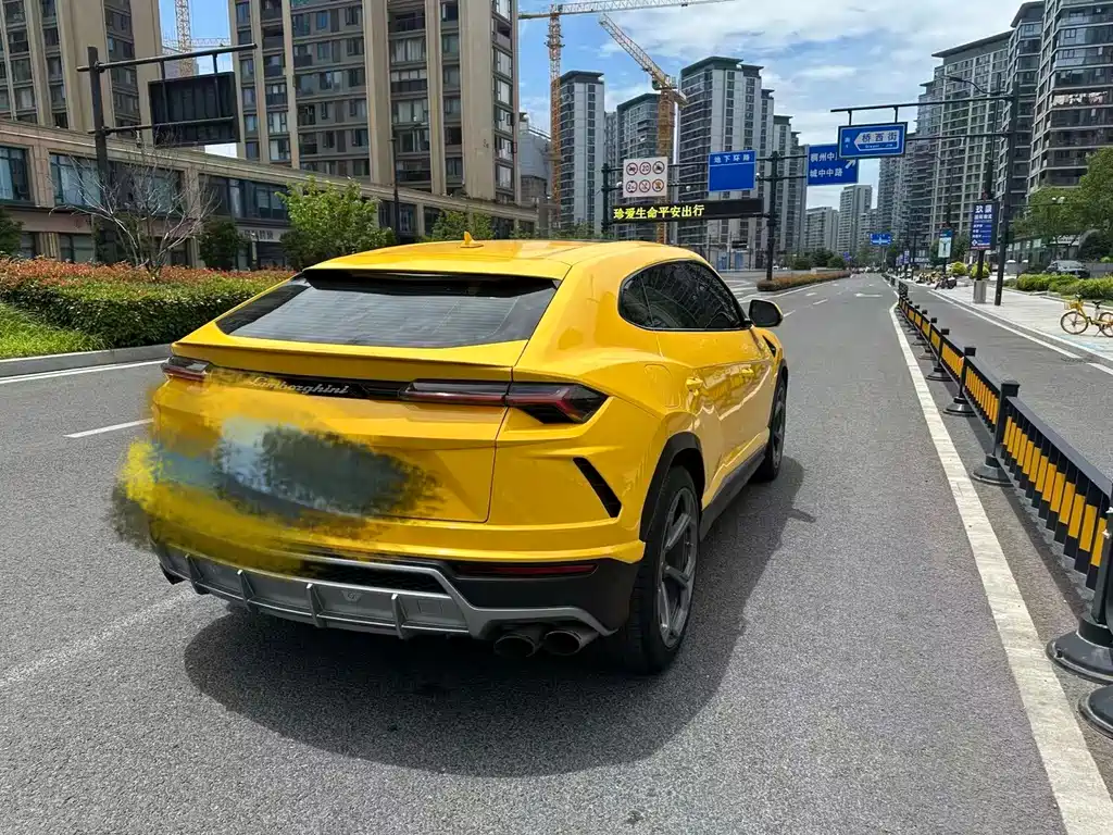 Urus 4.0 T V8