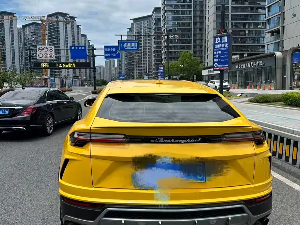 Urus 4.0 T V8