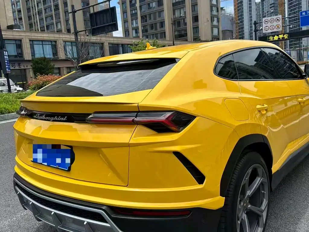 Urus 4.0 T V8