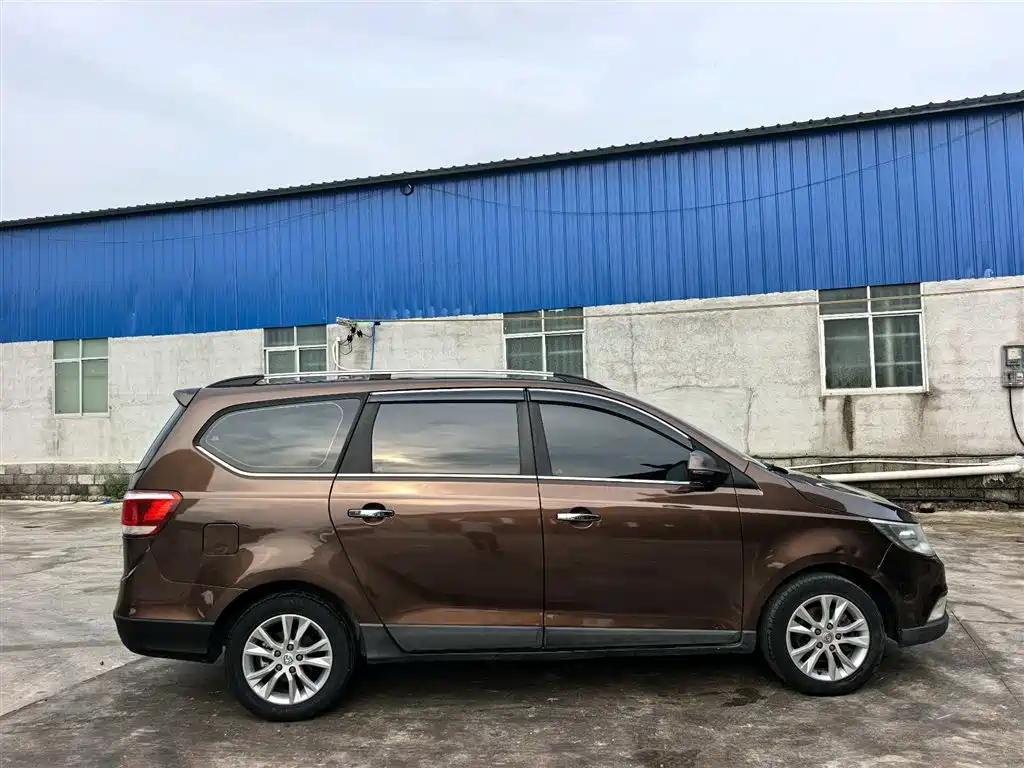 Baojun 730 宝骏730 2015款 1.8 L 手动豪华导航ESP版 7座