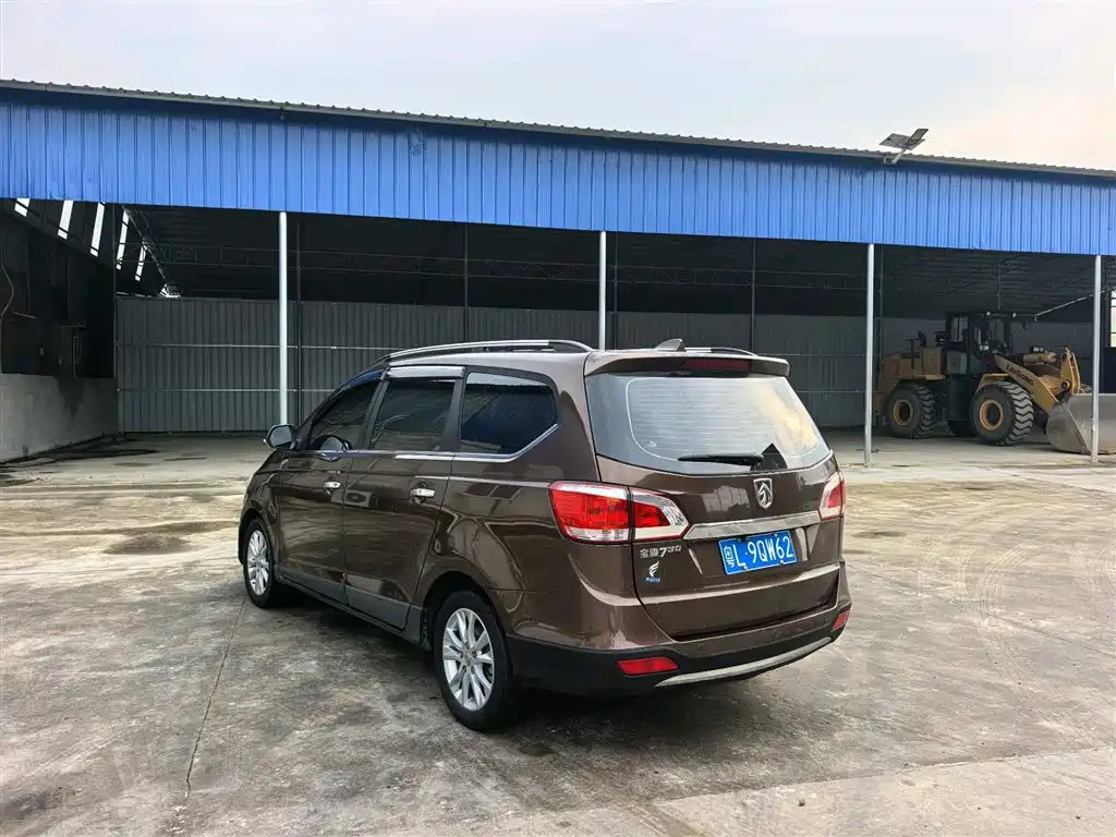 Baojun 730 宝骏730 2015款 1.8 L 手动豪华导航ESP版 7座