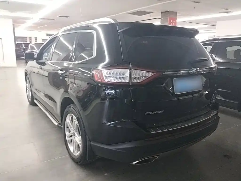 Edge EcoBoost 245 4 WD Grand Sharp 7-seat