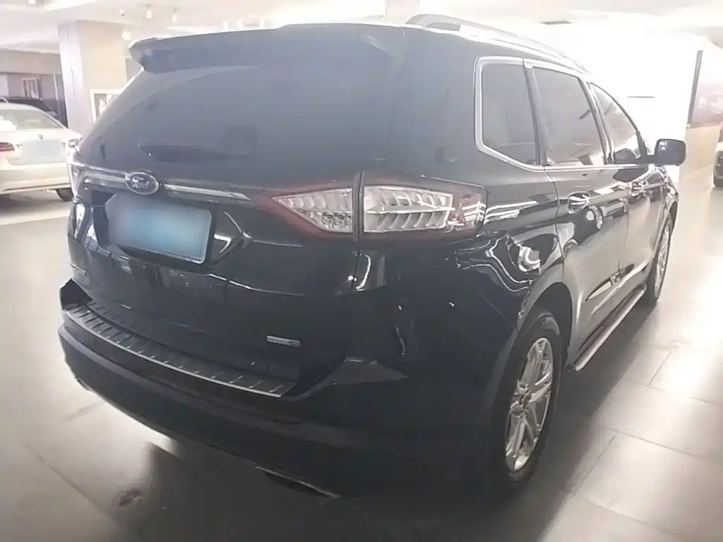 Edge EcoBoost 245 4 WD Grand Sharp 7-seat