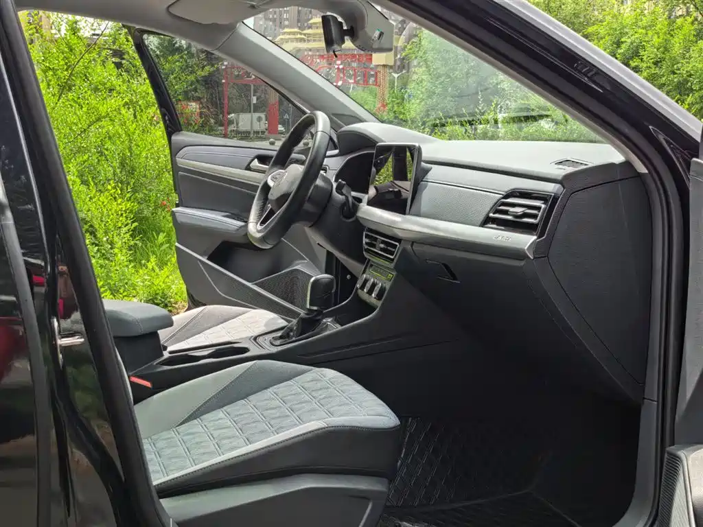 Lavida 300 TSI DSG Manyi