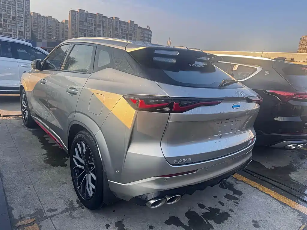 Changan Oshan Z6 Blue Whale 1.5 T DCT Smart Leading