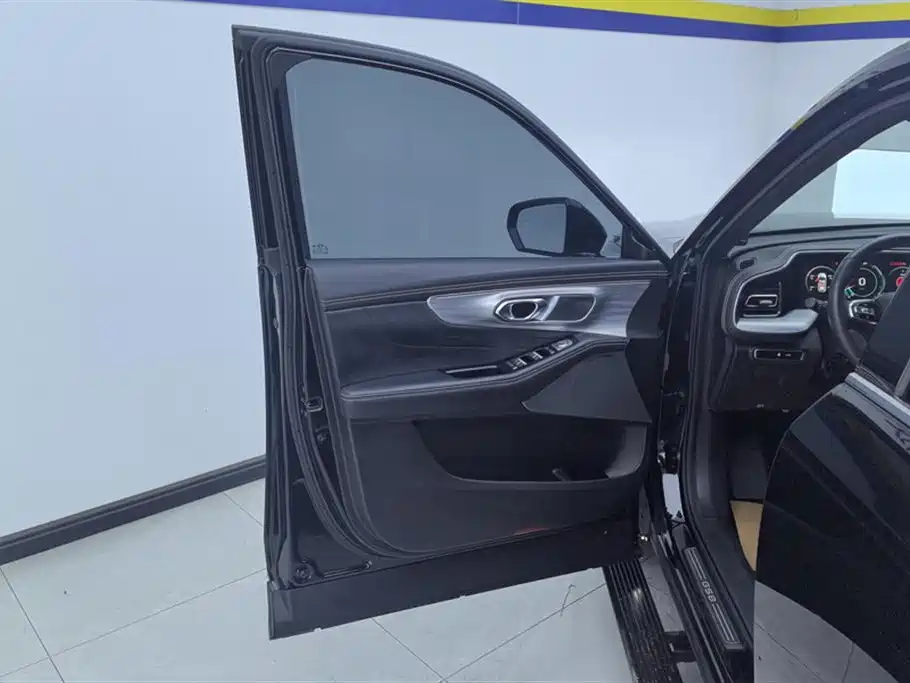 GAC Trumpchi GS8 Navigator Series 2.0 TGDI 2 WD Distinguished (7-seat)