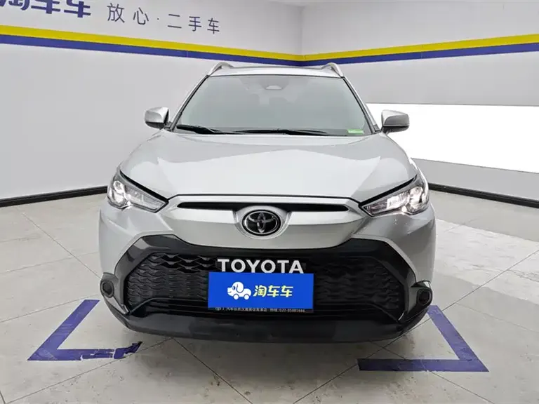 Toyota Frontlander 2.0 L CVT Leading